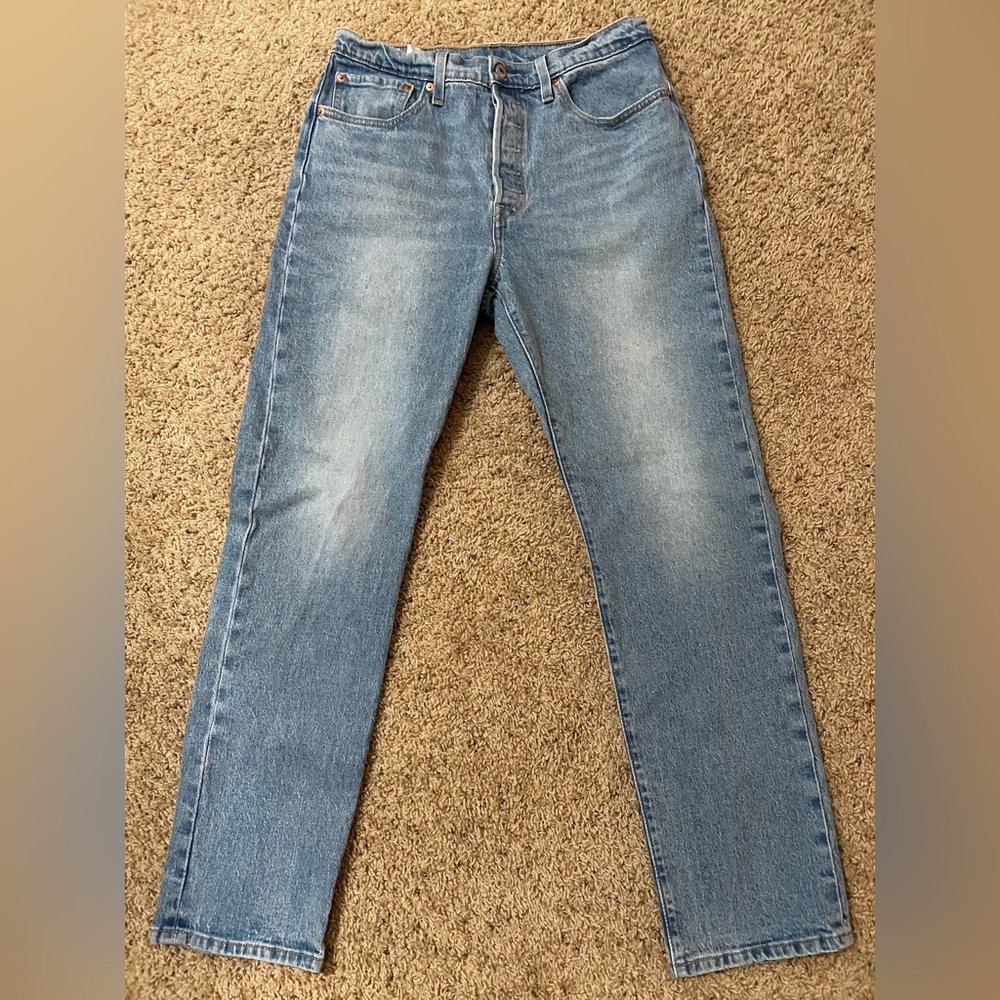 Women’s Levi’s original 501 straight leg, light medium wash, size 32 x 32
